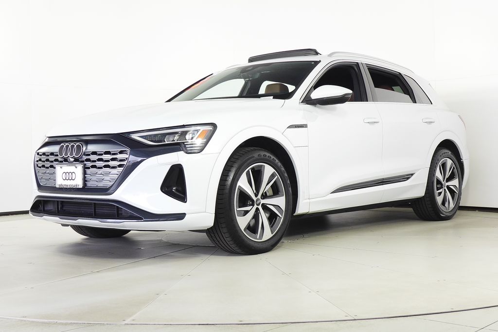 Thumbnail: 2024 Audi Q8 e-tron - 2