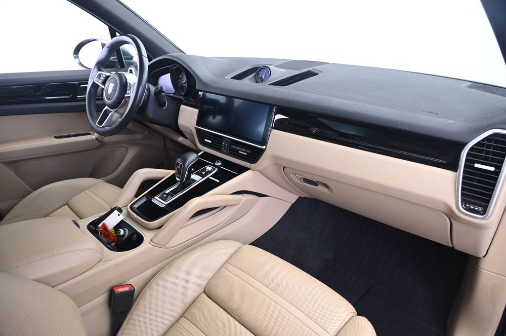 Thumbnail: 2020 Porsche Cayenne - 22