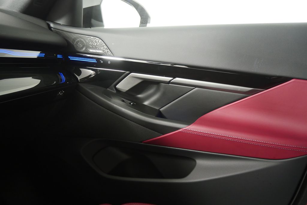 Thumbnail: 2025 BMW 5 Series - 23