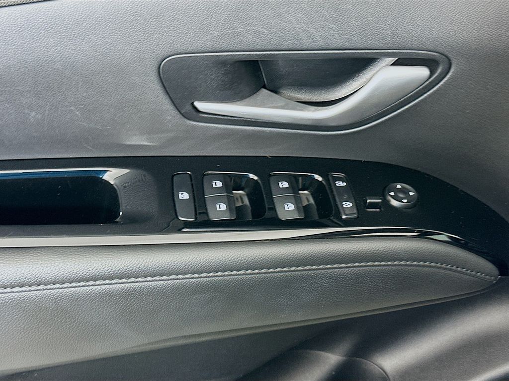 Thumbnail: 2023 Hyundai Santa Cruz - 18