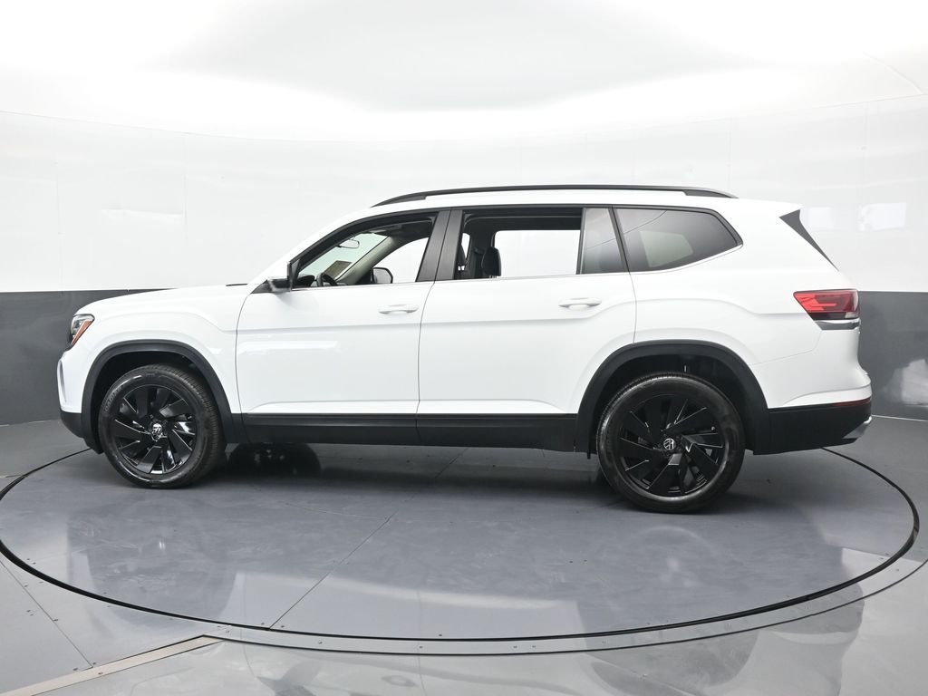 Used 2024 Volkswagen Atlas SE w/Tech with VIN 1V2WR2CA1RC583365 for sale in Miami, FL