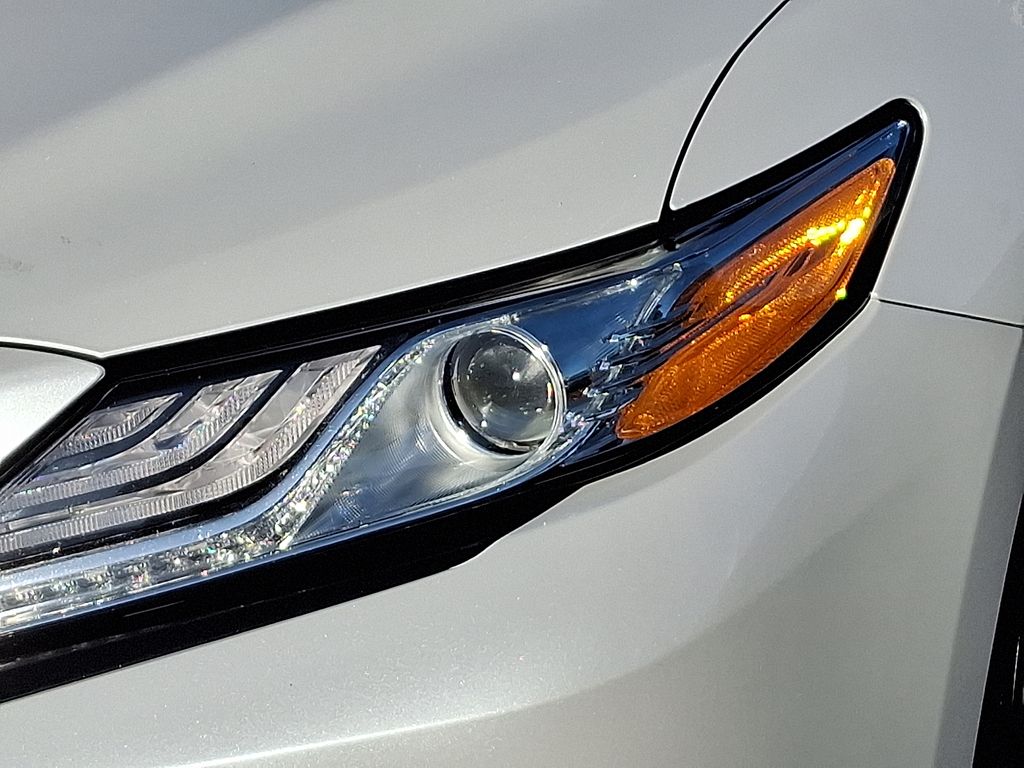 Thumbnail: 2020 Toyota Camry - 9