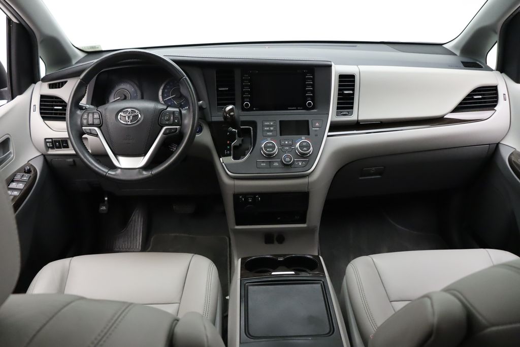 Thumbnail: 2020 Toyota Sienna - 23