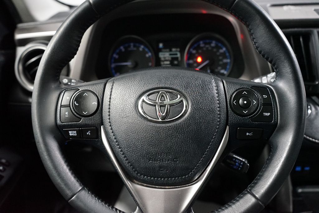 Thumbnail: 2018 Toyota RAV4 - 12