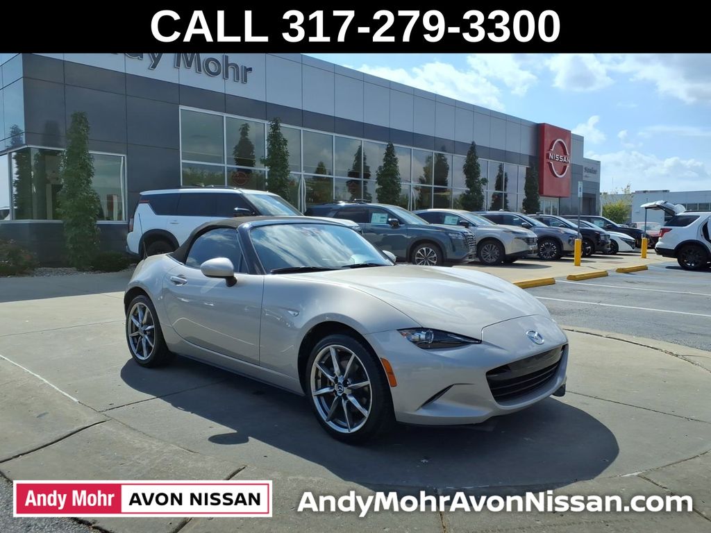 Quartz Metallic 2022 Mazda MX-5 Miata Convertible Rear-Wheel Drive 6-Speed Automatic