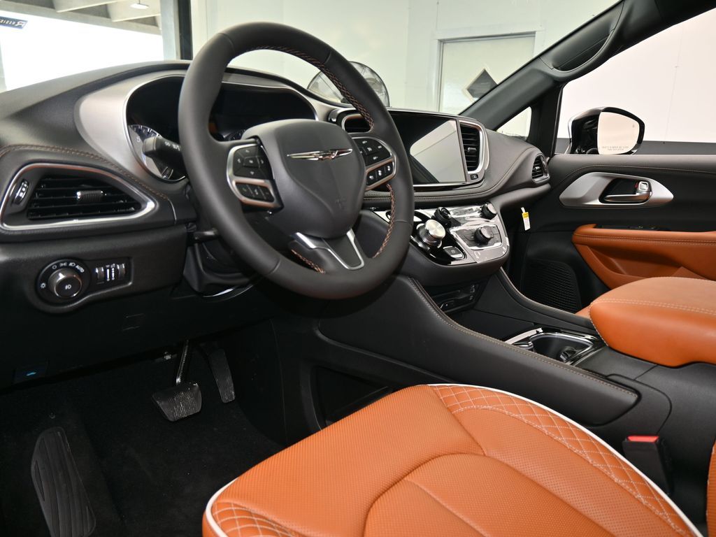 New 2026 Diamond Black Crystal Pearlcoat Chrysler Pinnacle image 13