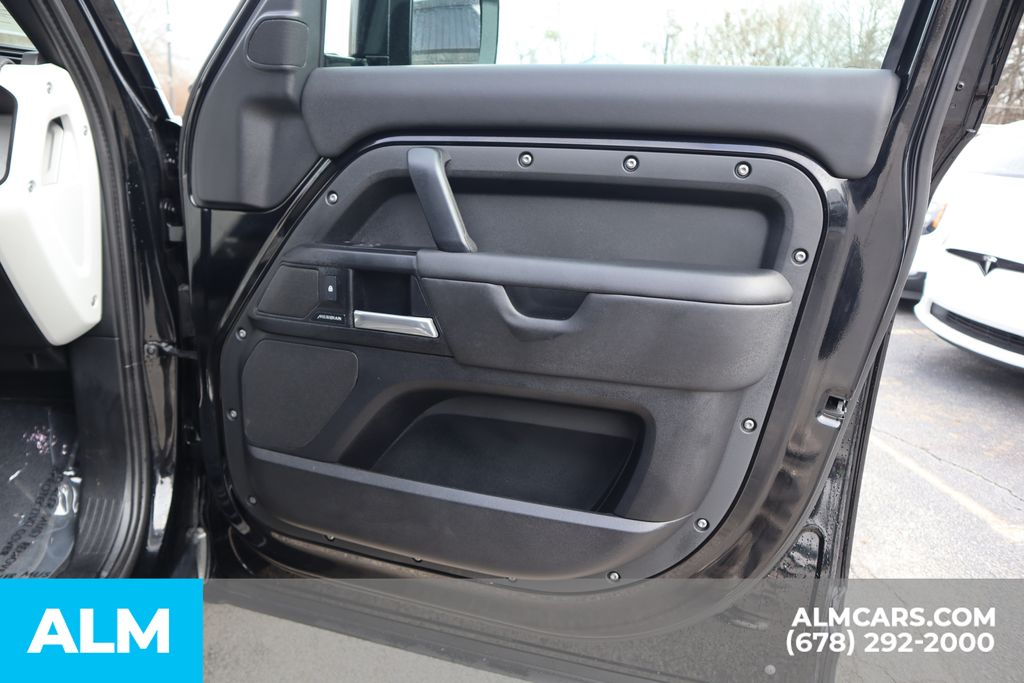 Used 2025 Black Land Rover S image 31