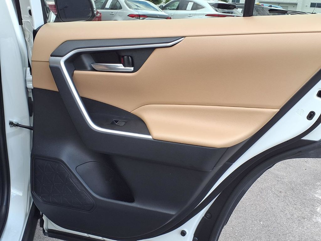 2022 Toyota RAV4 XLE - Photo 14