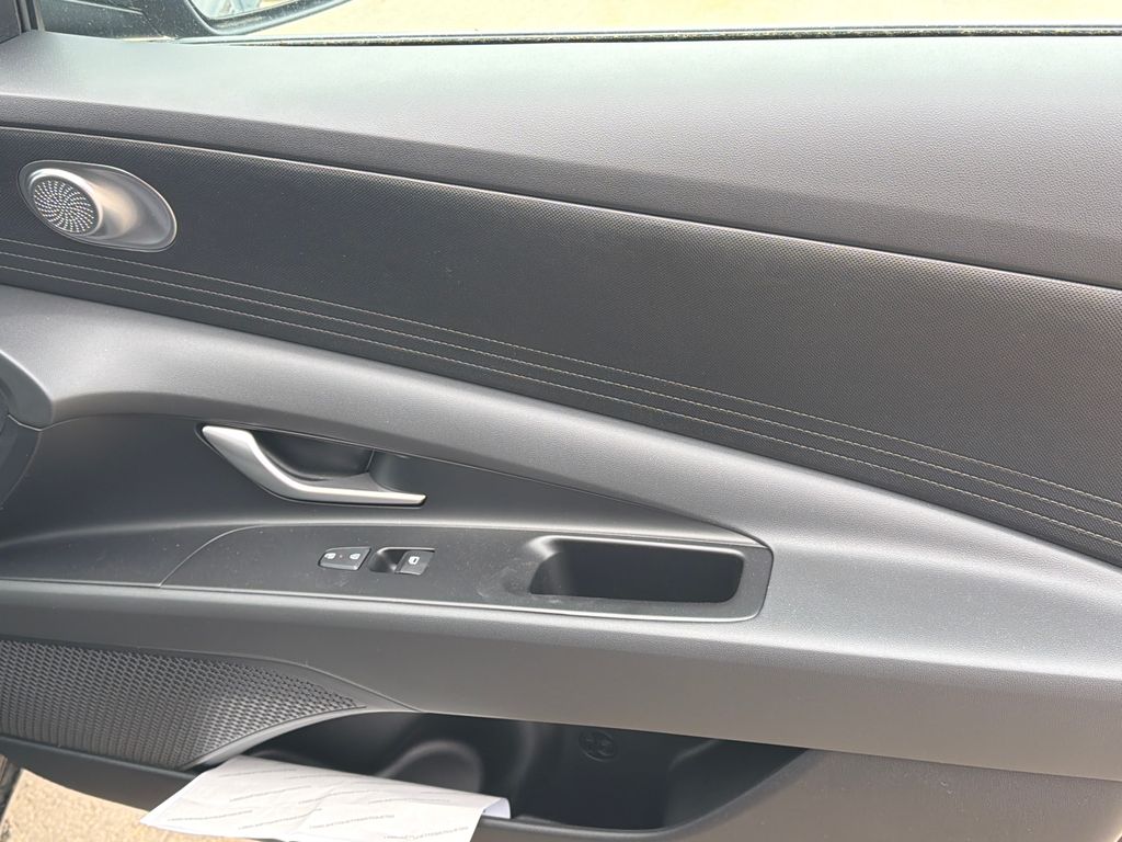 New 2026 Black HYUNDAI SE image 15
