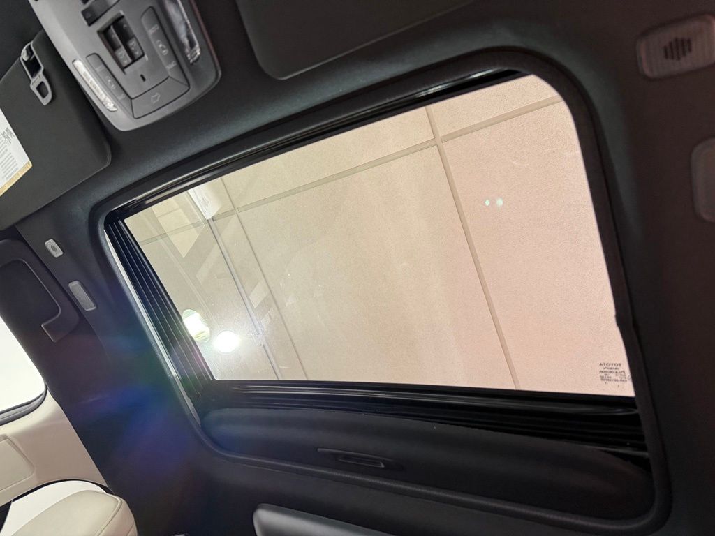 Thumbnail: 2026 Toyota Sienna - 18