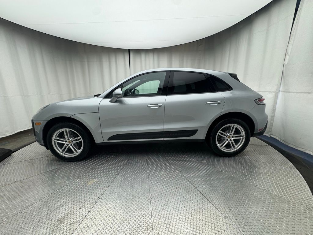 Thumbnail: 2025 Porsche Macan - 2