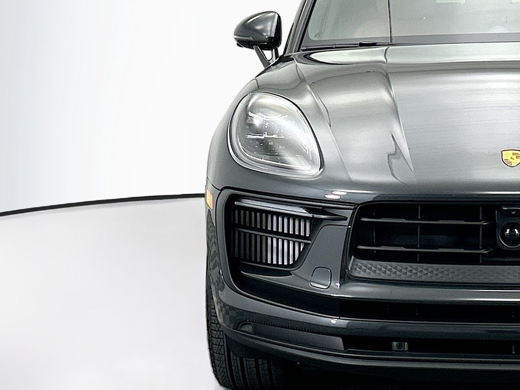 Thumbnail: 2026 Porsche Macan - 12