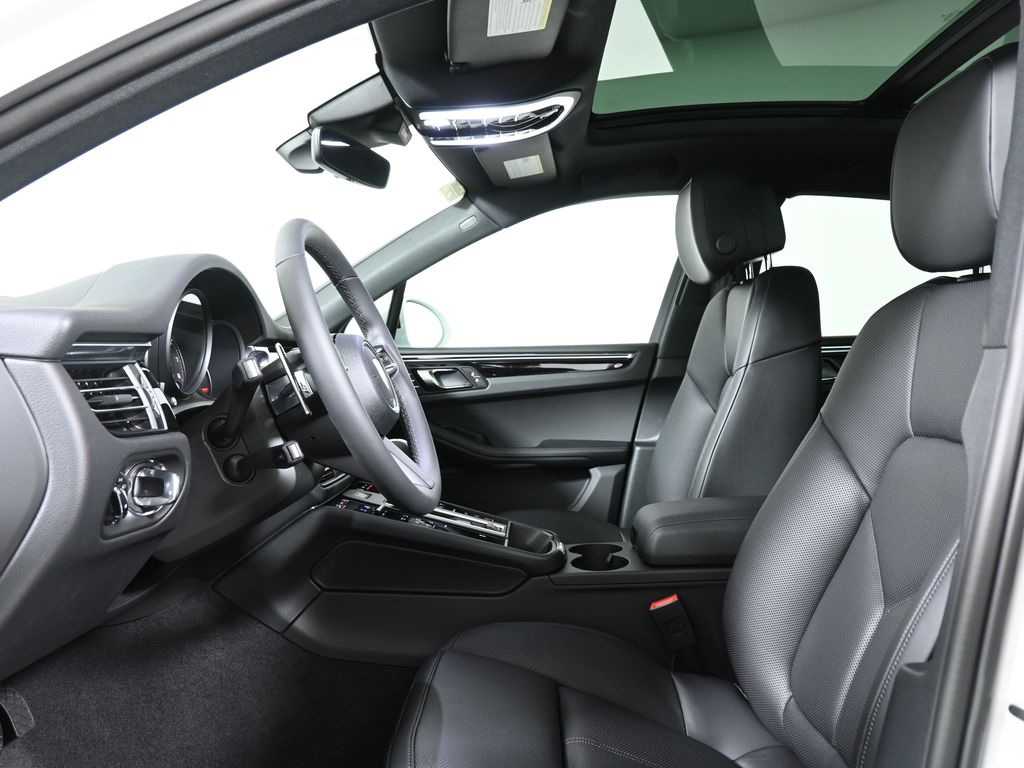 Thumbnail: 2024 Porsche Macan - 5