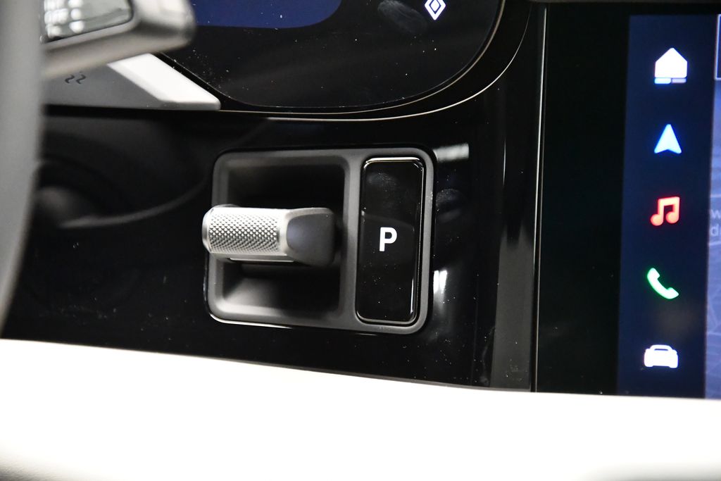 Thumbnail: 2025 Porsche Taycan - 27