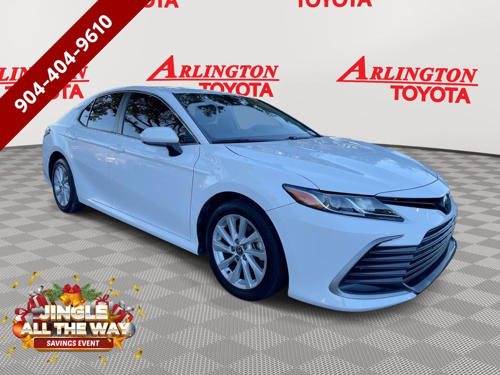 2021 Toyota Camry LE's photo