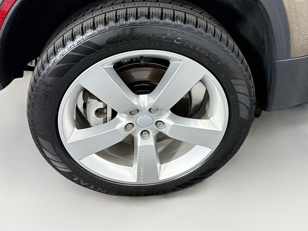 Thumbnail: 2024 Land Rover Defender - 32