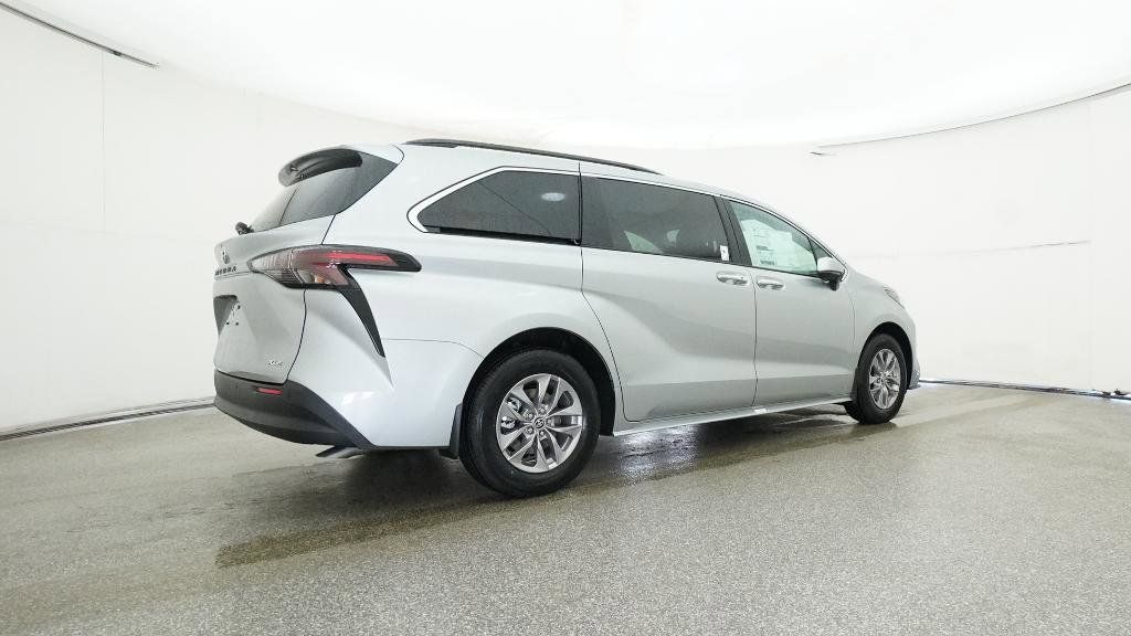 Thumbnail: 2025 Toyota Sienna - 24