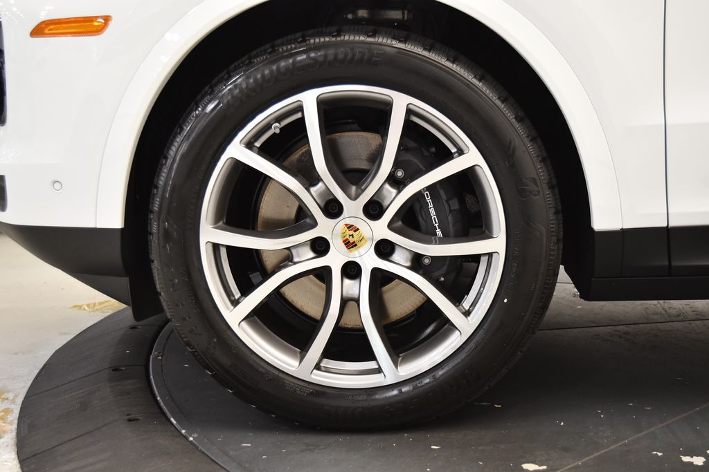 2024 Porsche   12