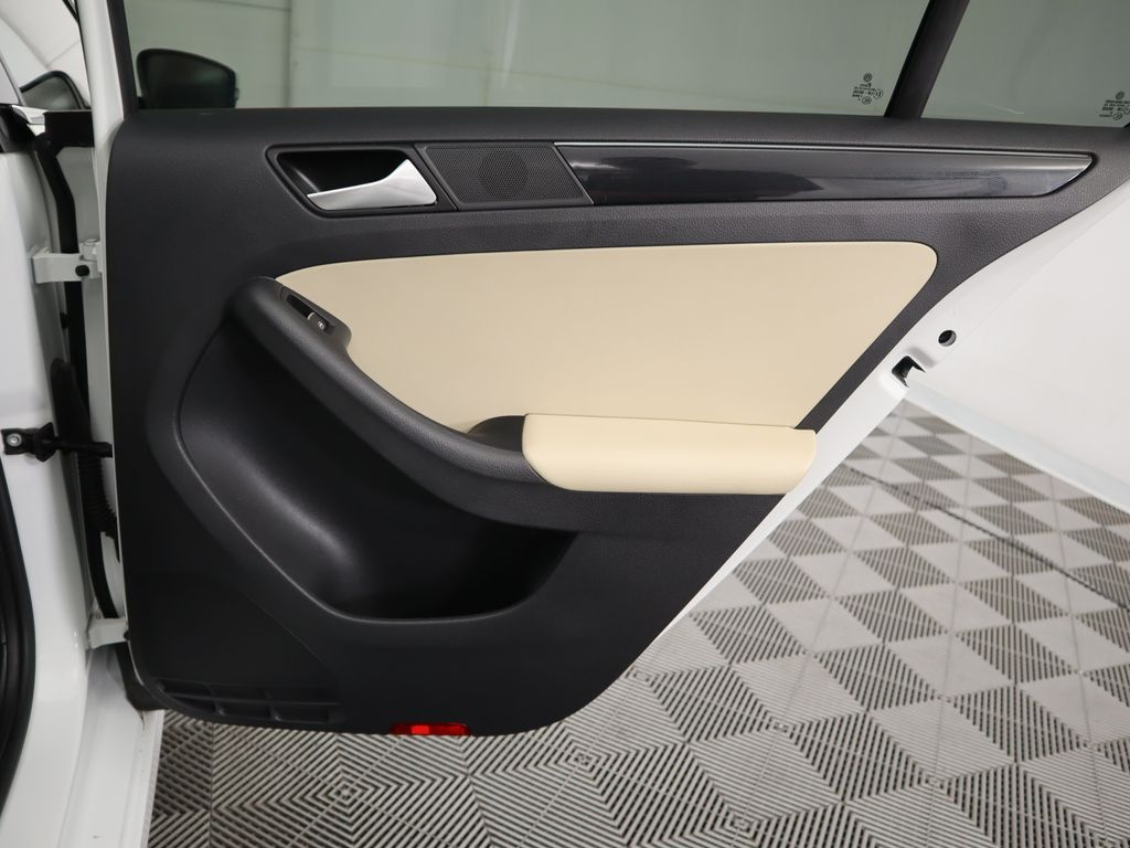 Thumbnail: 2017 Volkswagen Jetta - 27