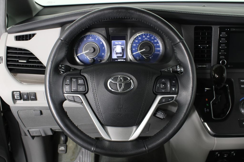 Used 2018 Toyota Sienna for sale in 