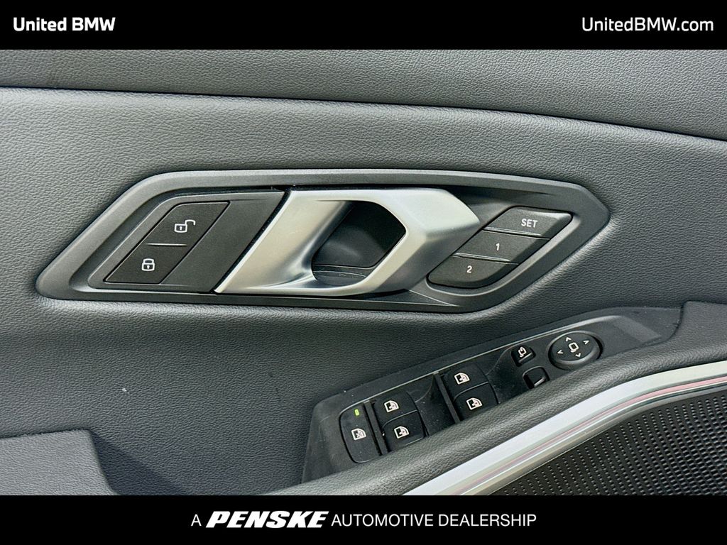 Thumbnail: 2025 BMW 3 Series - 3