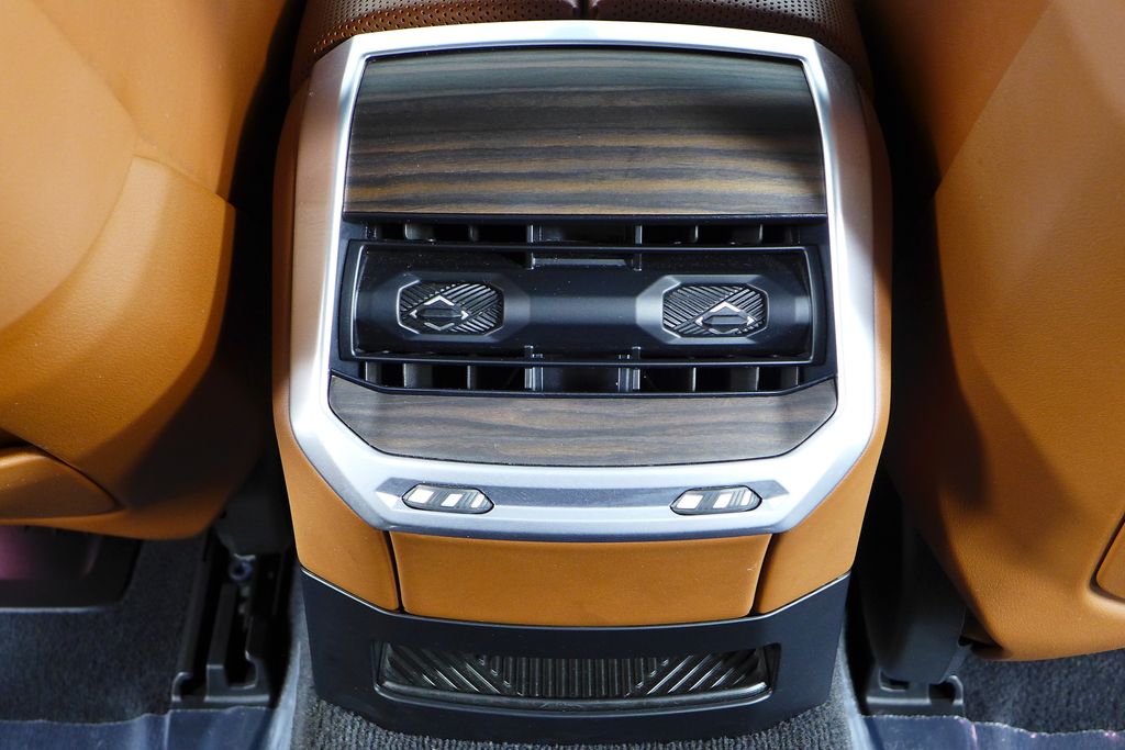 Thumbnail: 2023 BMW 7 Series - 23