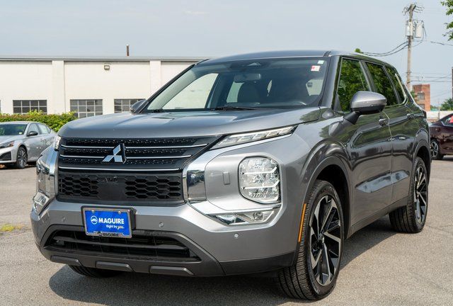 2023 Mitsubishi Outlander SE Gray at Subaru and VW of Moon Township