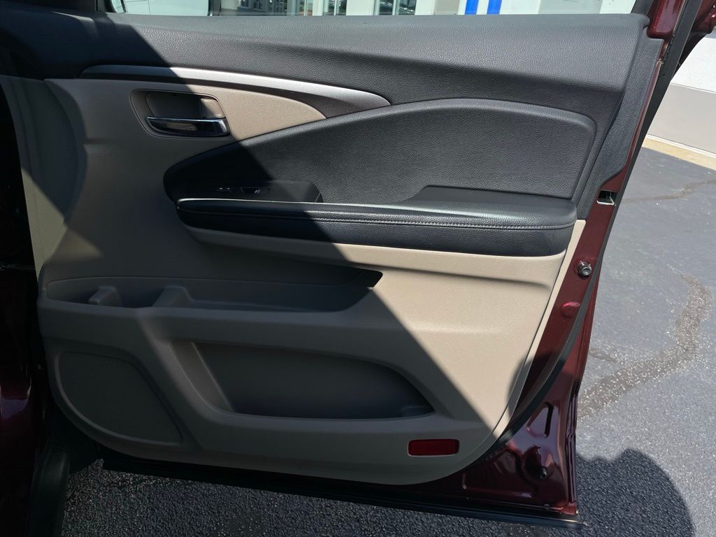 Thumbnail: 2019 Honda Ridgeline - 32