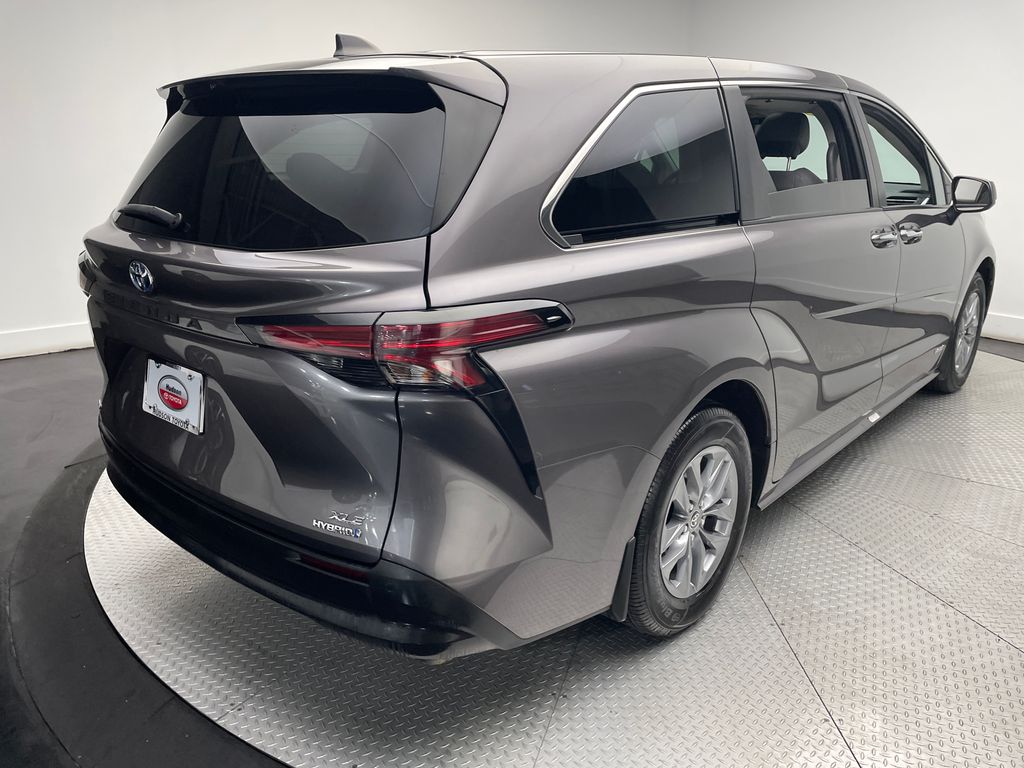 2021 Toyota Sienna XLE 5