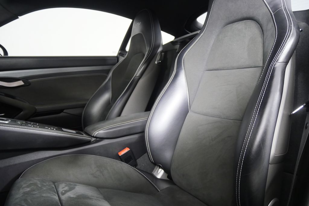 Thumbnail: 2021 Porsche 718 Cayman - 16