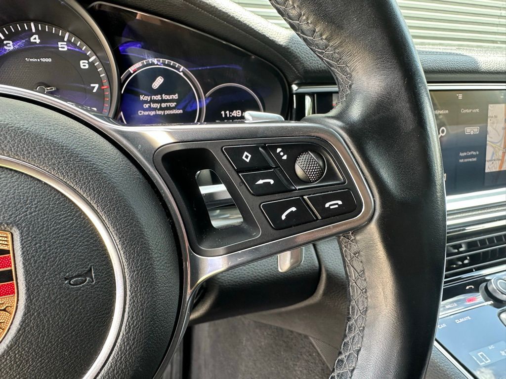 2018 Porsche Panamera  19