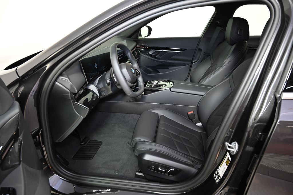 Thumbnail: 2026 BMW 5 Series - 14