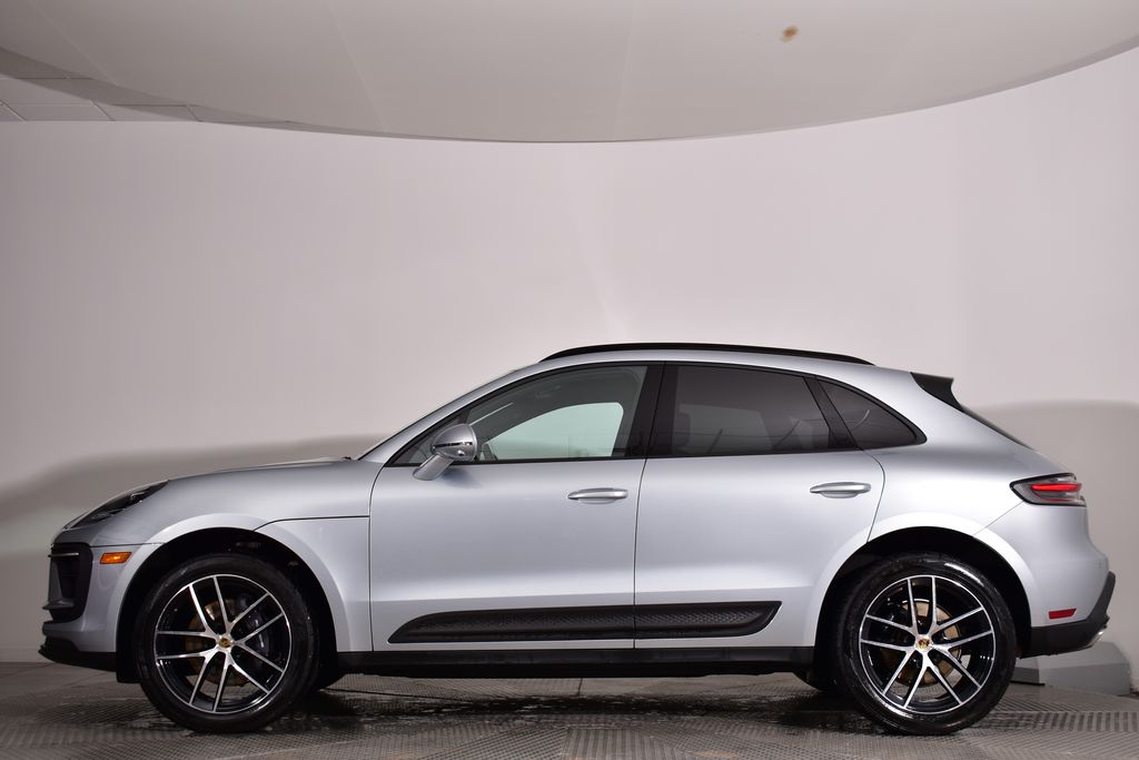 2022 Porsche Macan Base 2