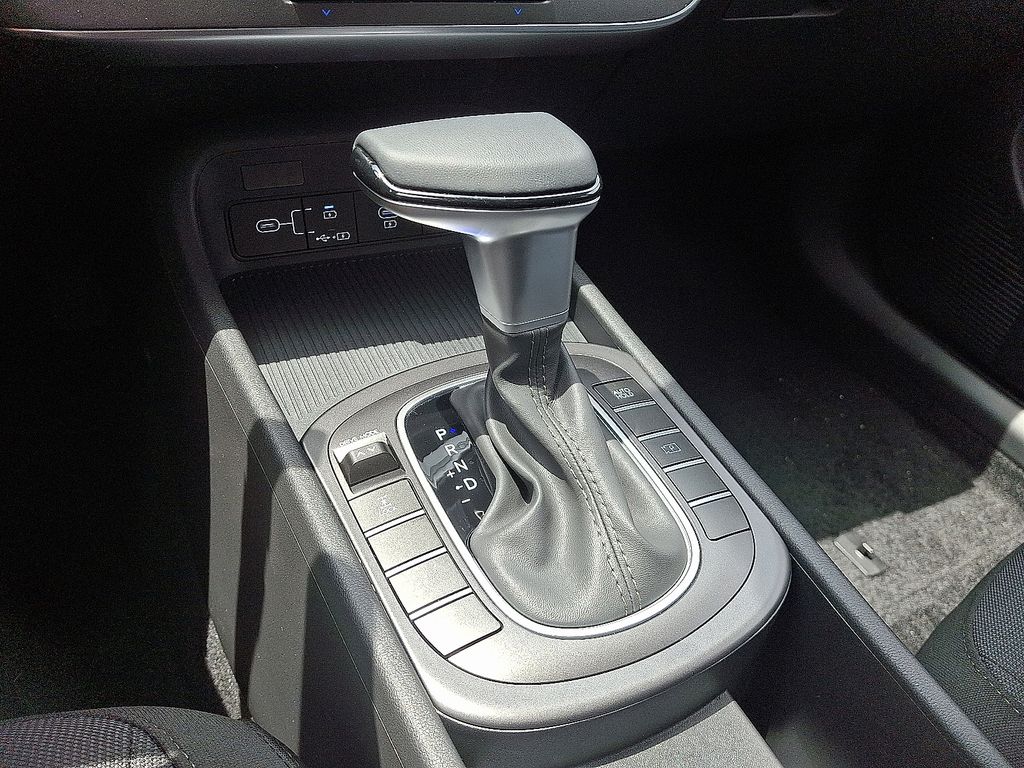 2025 Hyundai Kona SEL 9