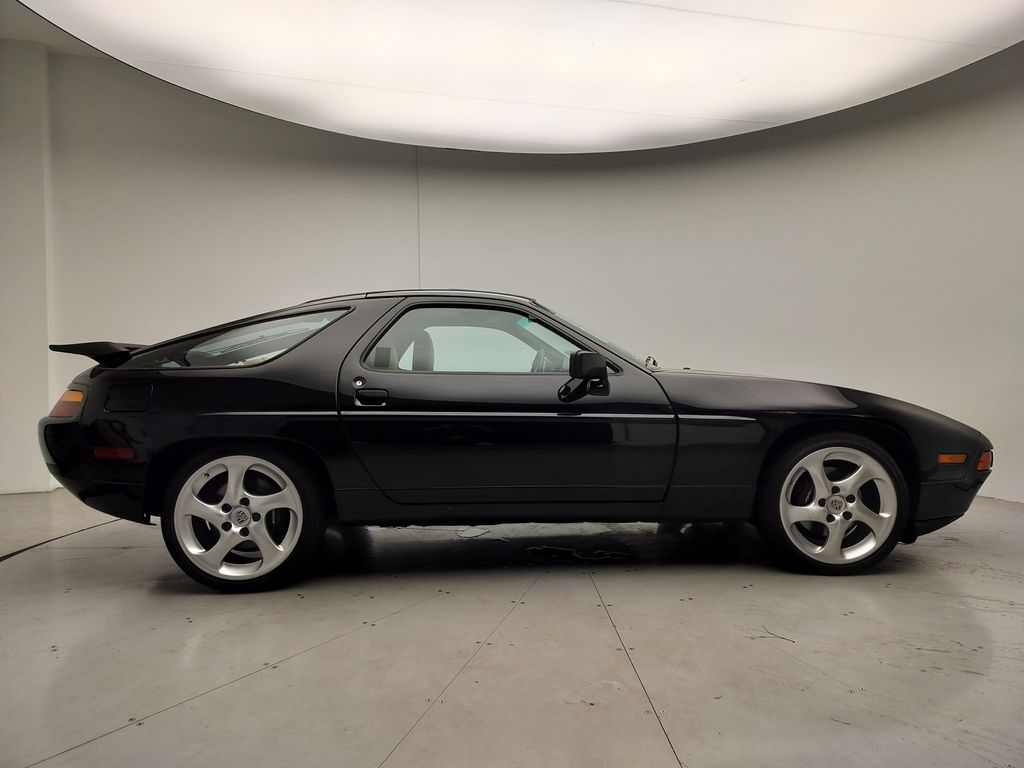 Thumbnail: 1988 Porsche 928 - 22