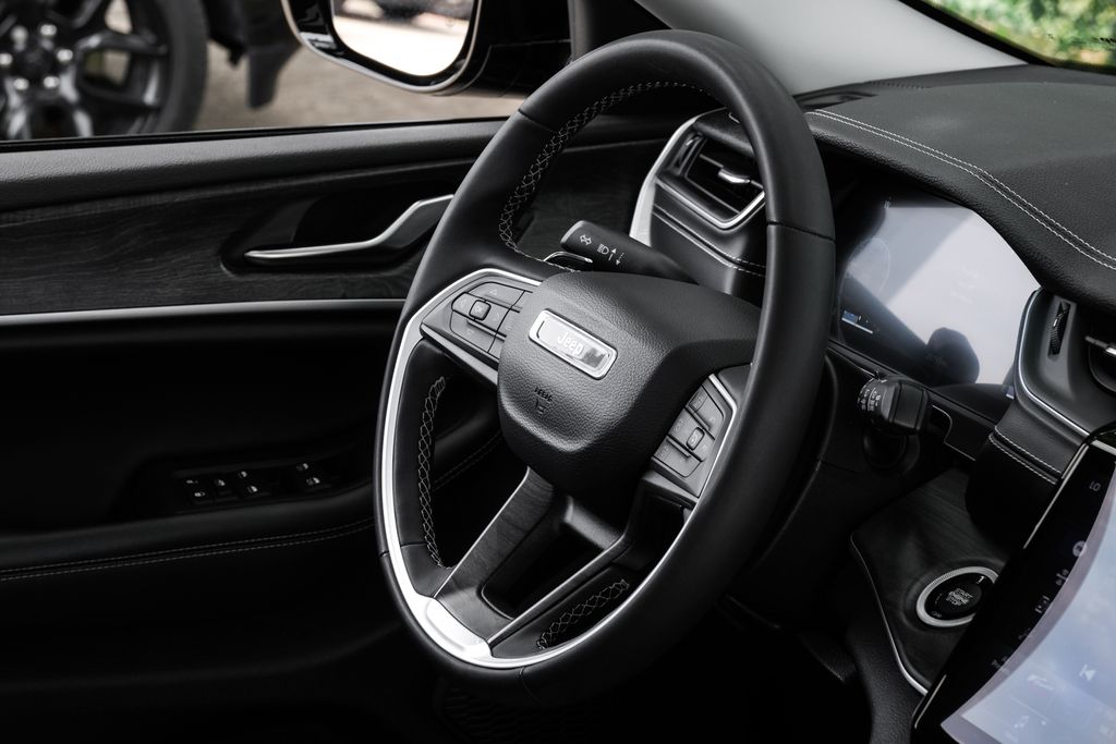 used 2023 Jeep Grand Cherokee car, priced at $31,400