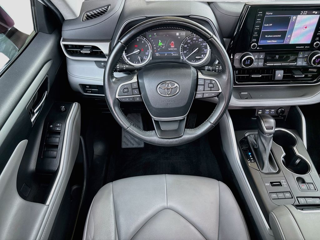 Thumbnail: 2022 Toyota Highlander - 10