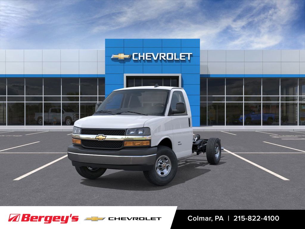 Summit White 2025 Chevrolet Express Chassis Van Rear-Wheel Drive 8-Speed Automatic