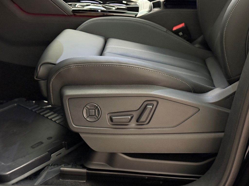 Thumbnail: 2025 Audi Q5 - 25