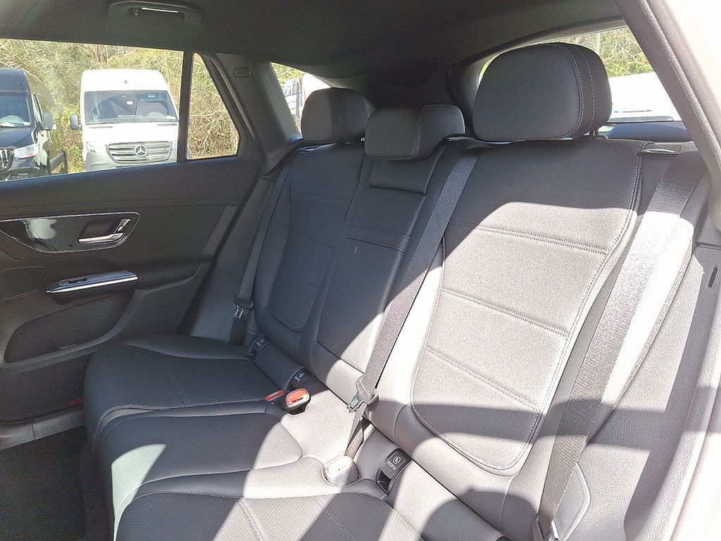 Thumbnail: 2025 Mercedes-Benz GLC - 6