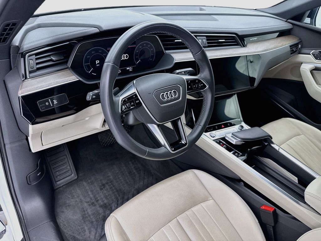 Thumbnail: 2024 Audi Q8 e-tron - 9