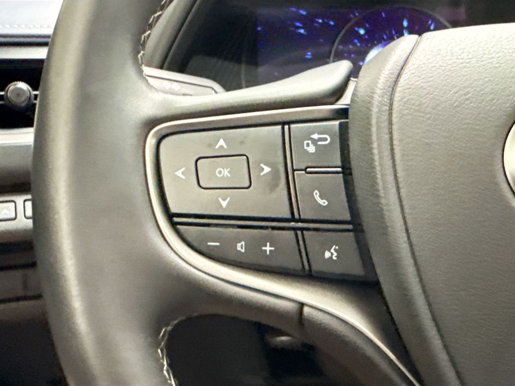 Thumbnail: 2019 Lexus UX - 11