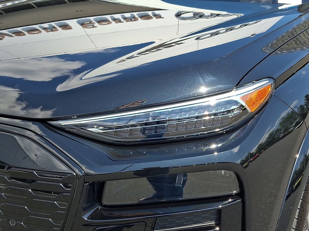 Thumbnail: 2025 Audi Q6 e-tron - 9