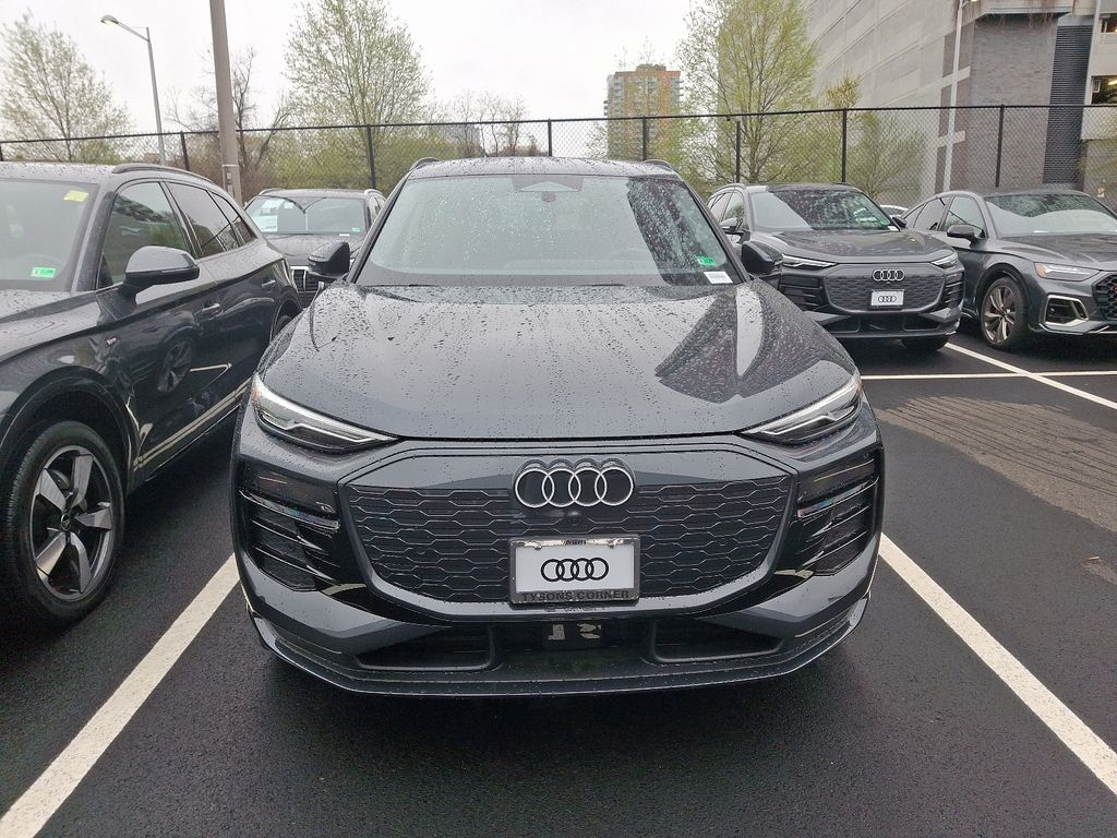 2025 Audi e-tron Premium 2