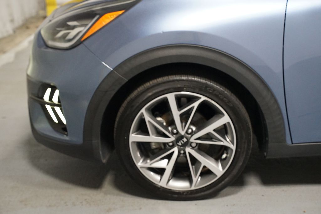Thumbnail: 2020 Kia Niro - 5