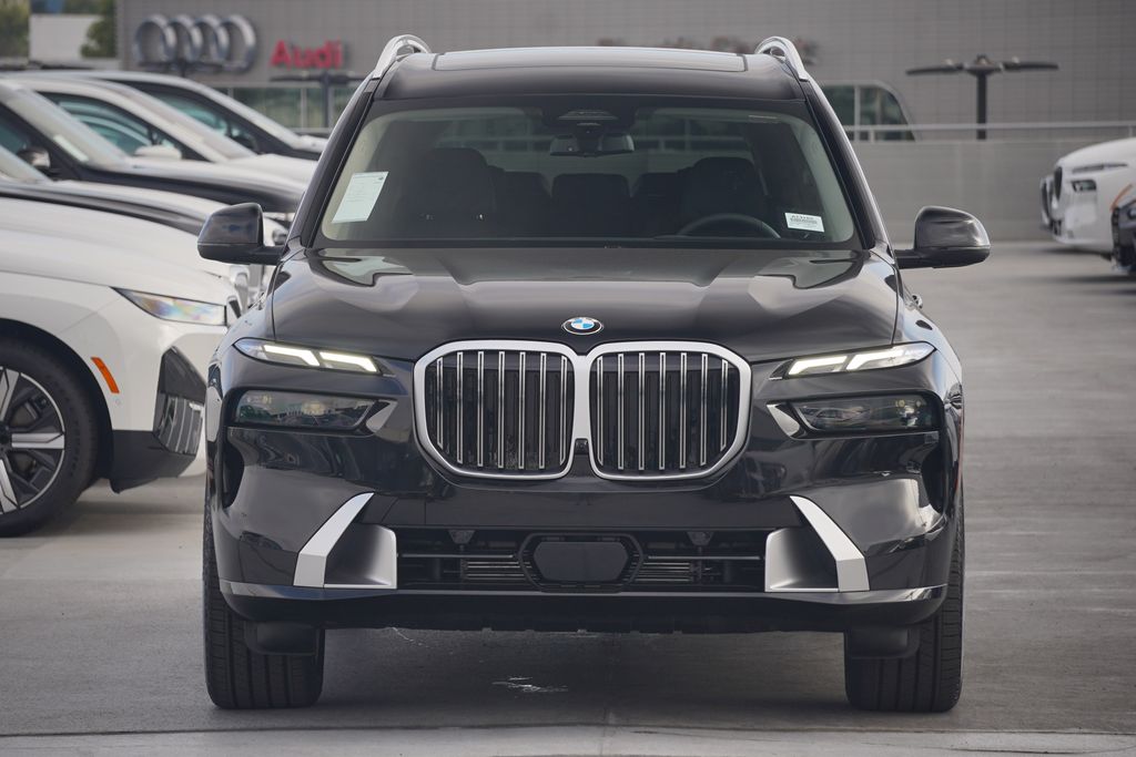 2025 BMW X7 xDrive40i 2