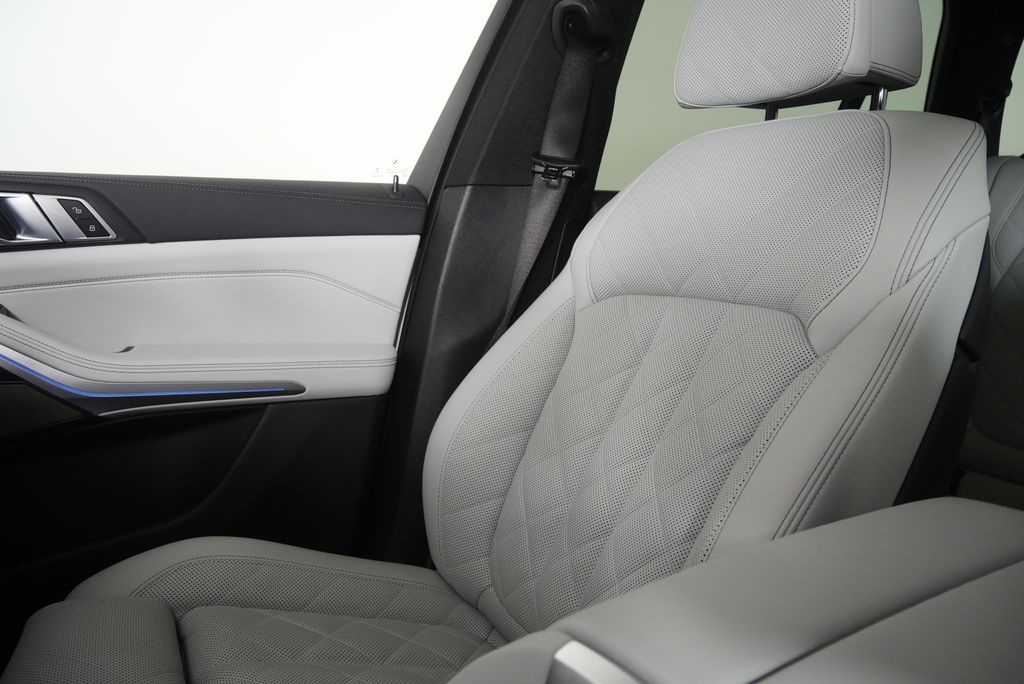 Thumbnail: 2023 BMW X5 - 28