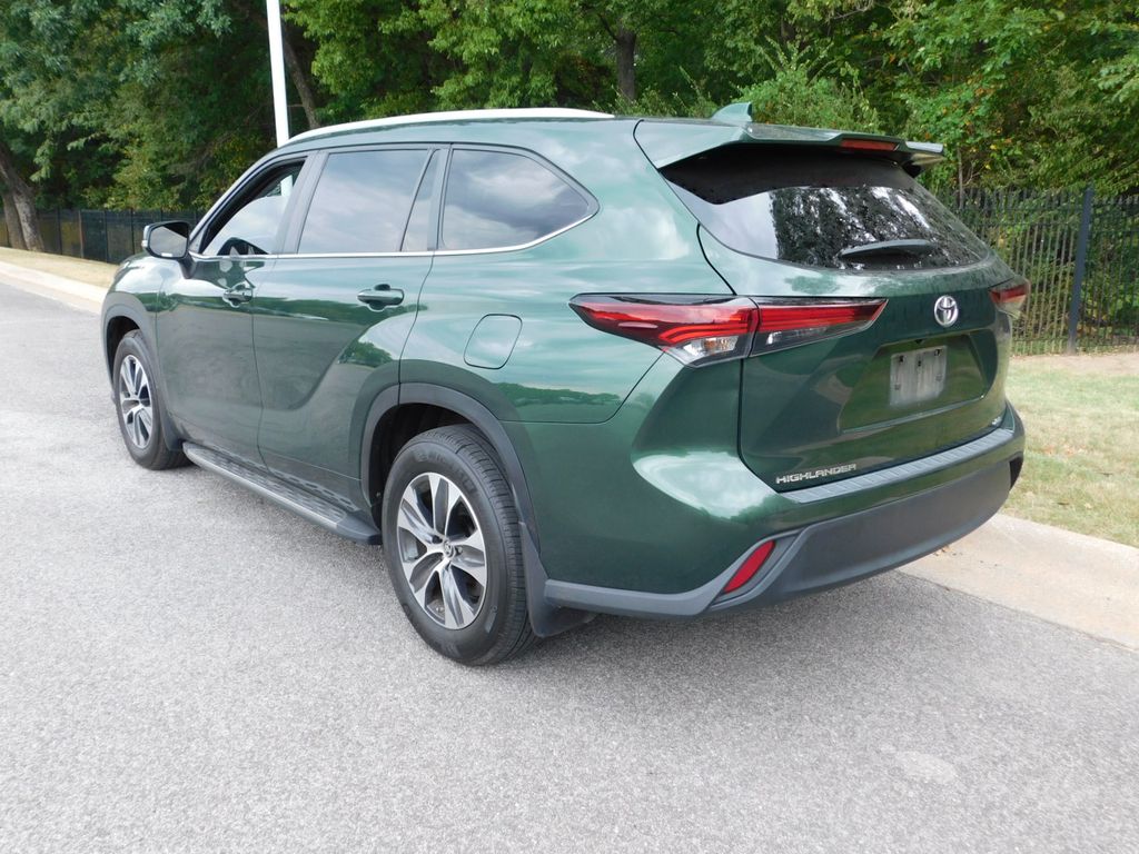 Thumbnail: 2024 Toyota Highlander - 10