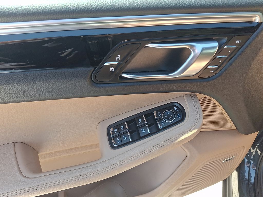 Thumbnail: 2019 Porsche Macan - 15