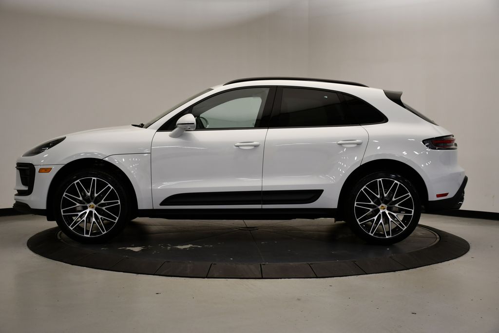 Thumbnail: 2026 Porsche Macan - 2